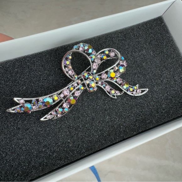 Vintage 4 inch Bow Brooch with Coloured Stones - Picture 10 of 10